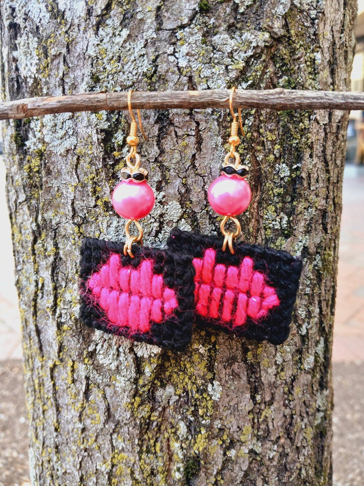 Yarn Earrings-Small Lips 💋