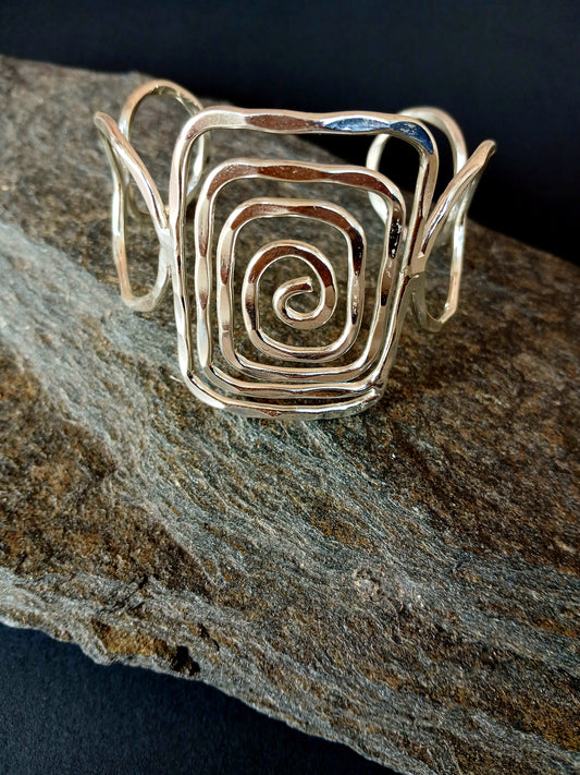 Cuff-Hammered, Geometric